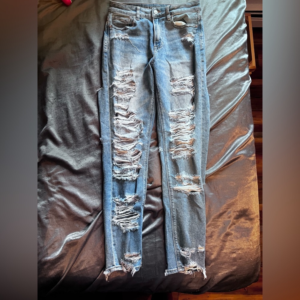 Size 2 American eagle ripped jeans